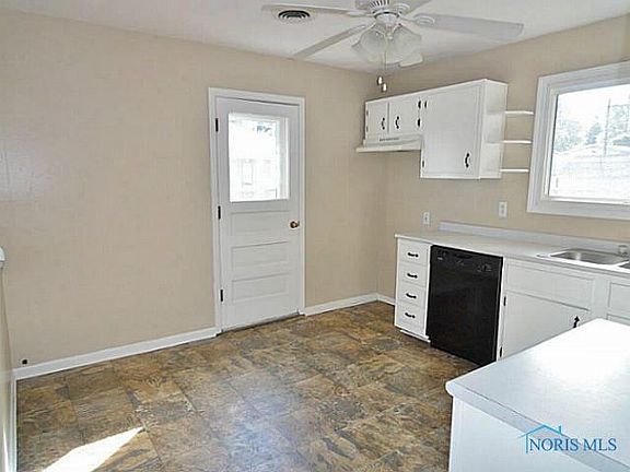 3rd image of 3923 Donegal Dr