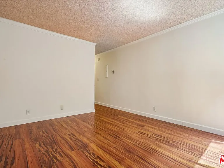 530 S Barrington Ave #110 — Photo 19