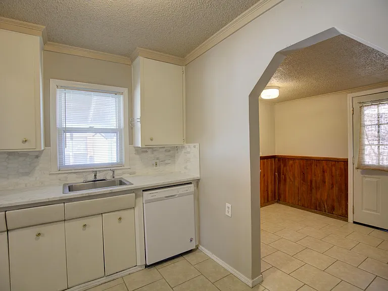1325 S Delaware Ave — Photo 17