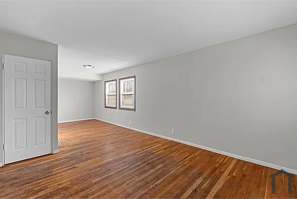 205 Perthshire Rd — Photo 3