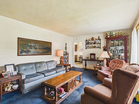 3rd image of 104 Sherwood Avenue