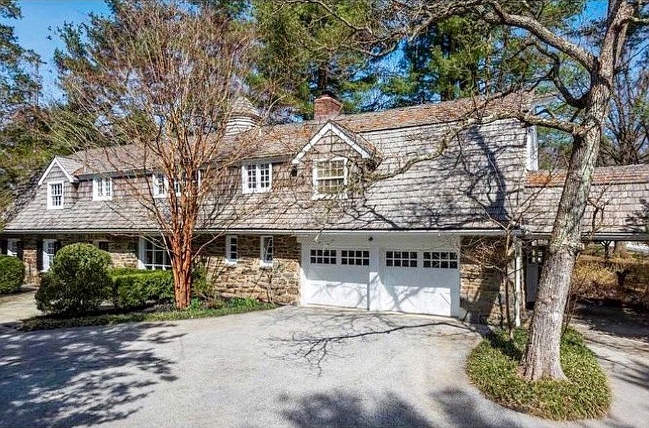 2nd image of 256 Yarmouth Ln