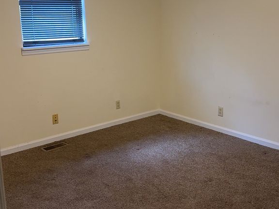 4th image of 109 Holly Dr #1