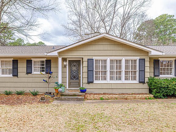 3rd image of 4115 Comanche Dr