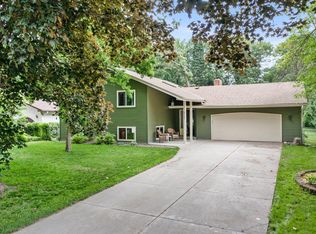 8409 Knollwood Dr, Mounds View, MN 55112