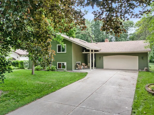 8409 Knollwood Dr, Mounds View, MN 55112