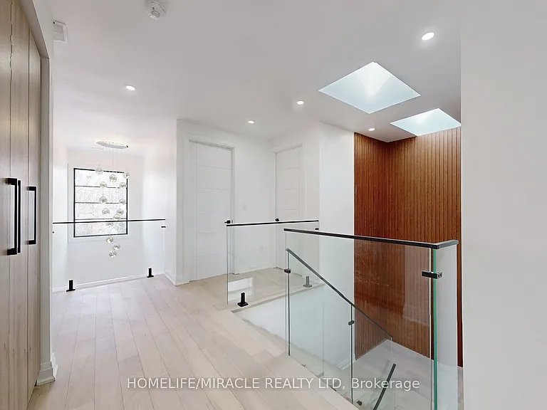 150 Stewart St — Photo 5
