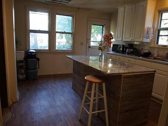 3rd image of 2110 Marshall Ave