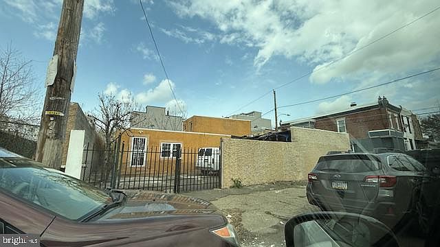 1st image of 1854 E Oakdale St