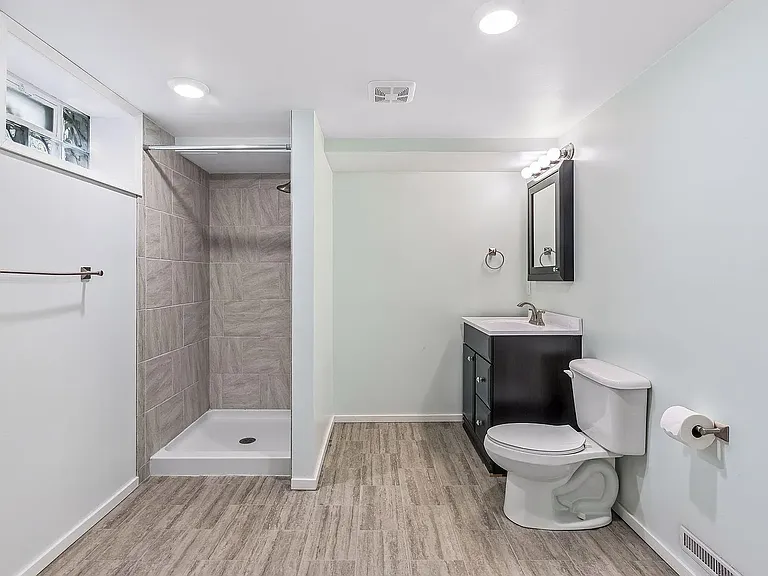 1064 Hackmann Cir NE — Photo 30