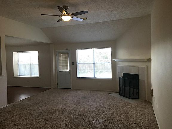 3rd image of 4110 Custer Creek Dr