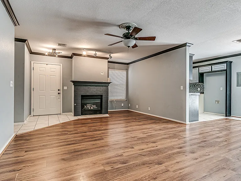 323 Potomac Dr — Photo 8