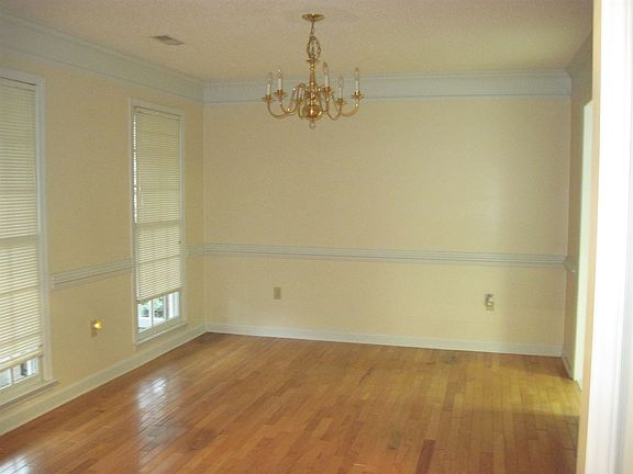 4th image of 120 Silverdale Dr
