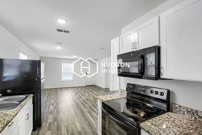 621 W Sabine St — Photo 7