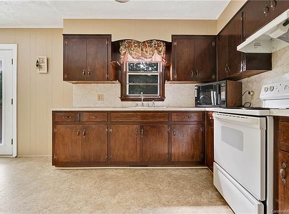 5th image of 1121 Woodshire Dr