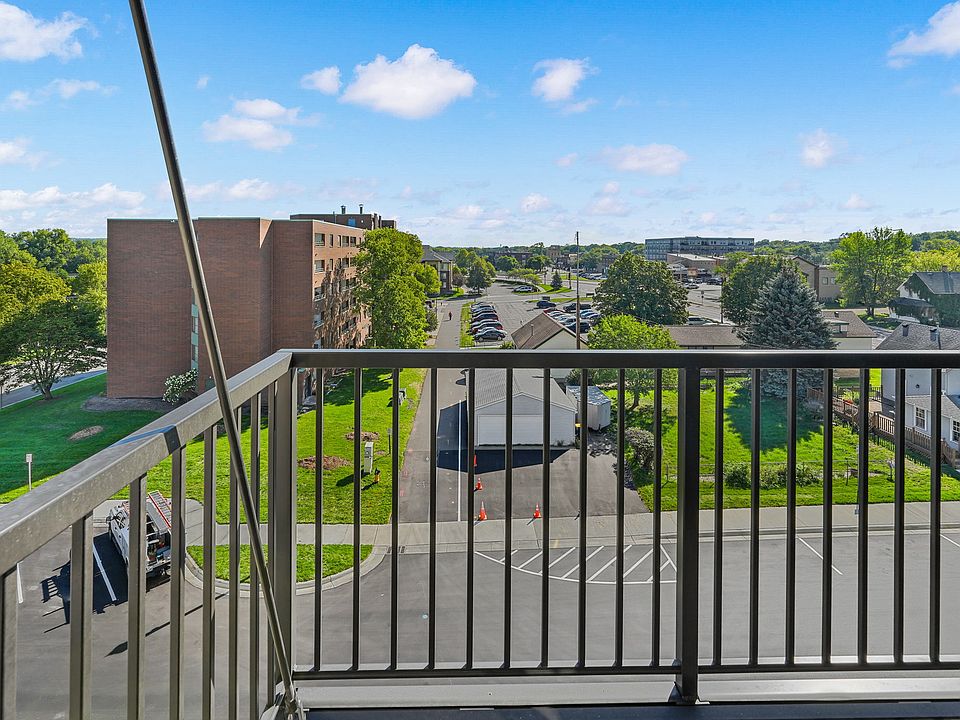 1st image of 125 Scott St N #4315858
