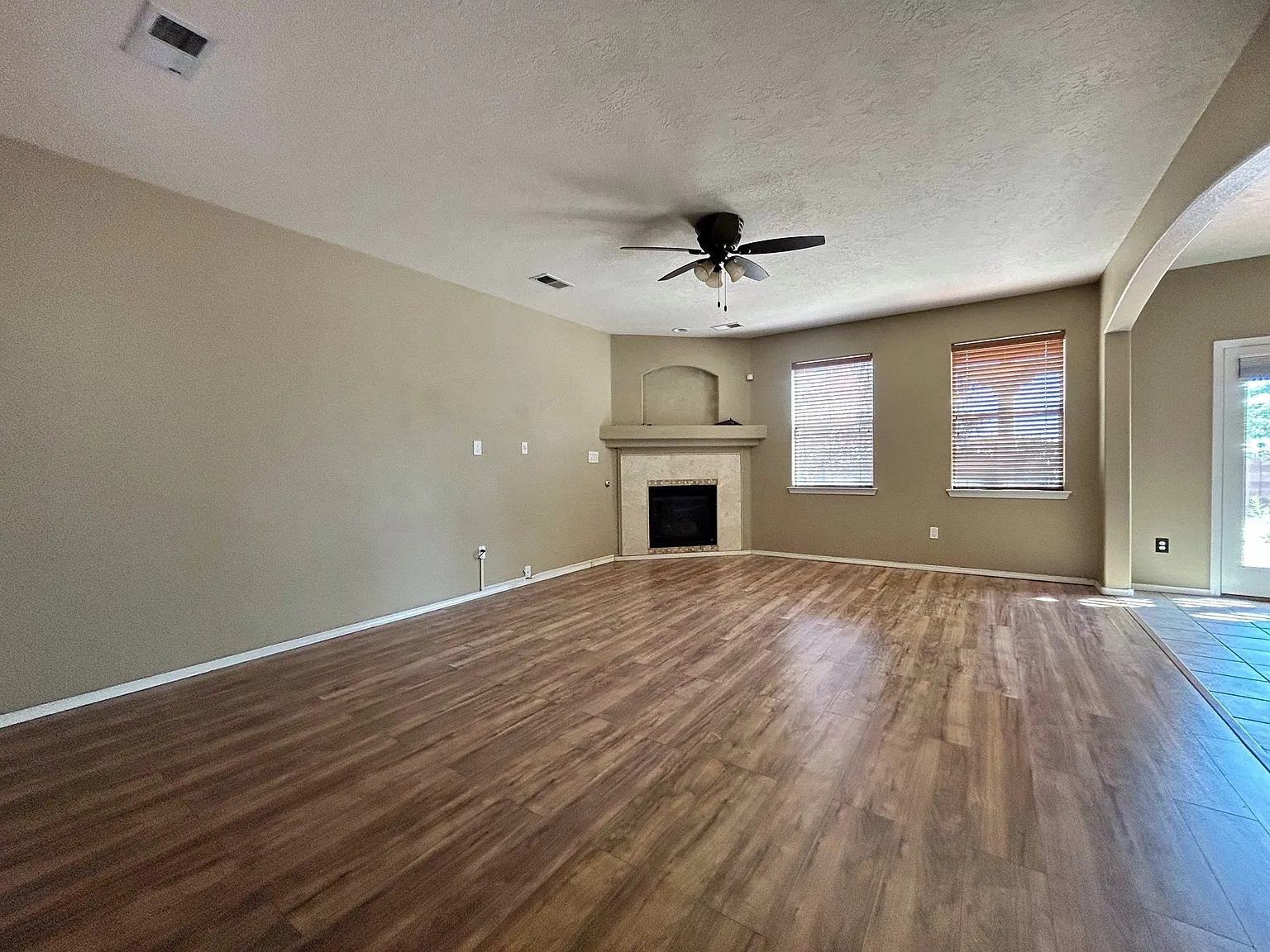 4 bed, 2.5 bath, 2300 sqft, $2,295 — Photo 4