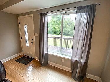 4th image of 304 Colonial Dr