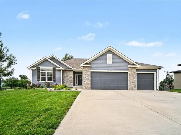 1001 Meadowbrook Dr, Kearney, MO 64060