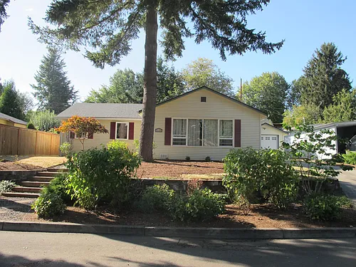 85 SW Williams Dr Photo 1