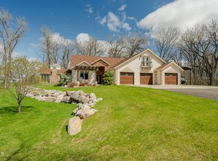 2882 Woodland Dr, Bismarck, ND 58504