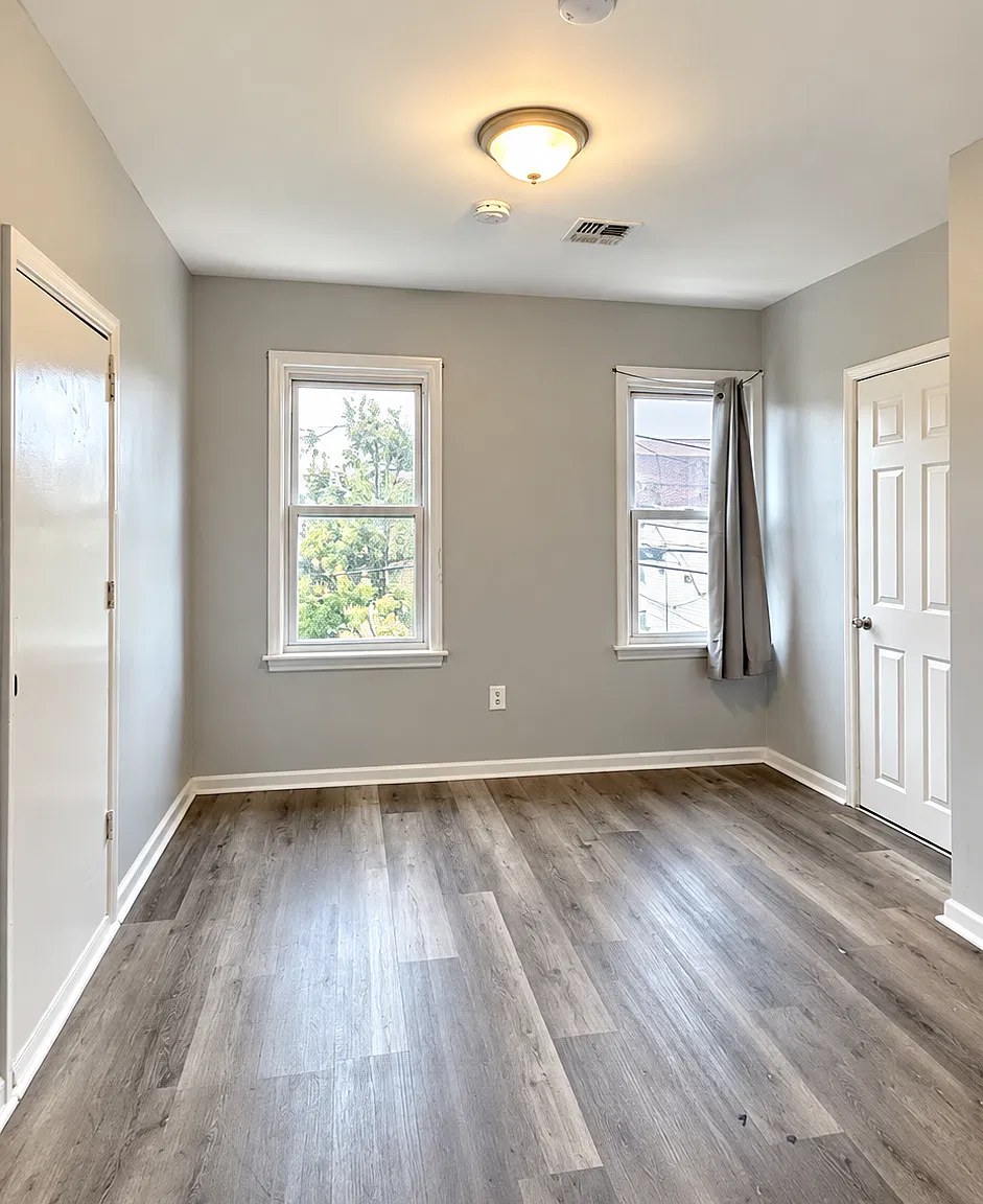 2 bed, 850 sqft, $2,675 — Photo 3