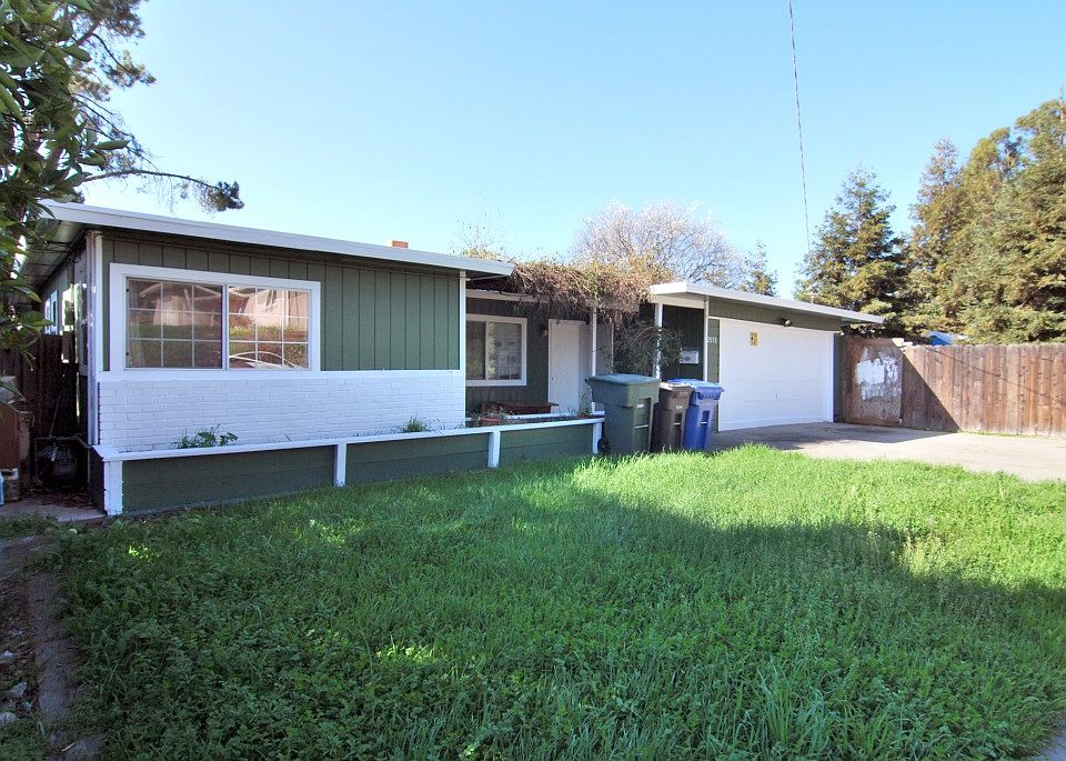 2nd image of 2058 Overhill Rd
