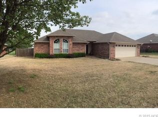 2011 Winterpark Dr, Sallisaw, OK 74955