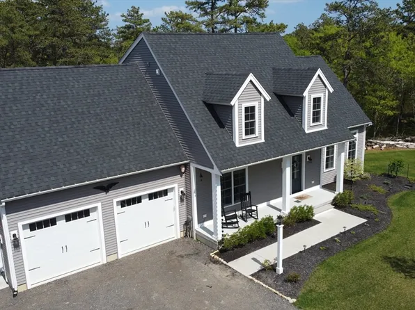 2 Seabiscuit Dr, Plymouth, MA 02360