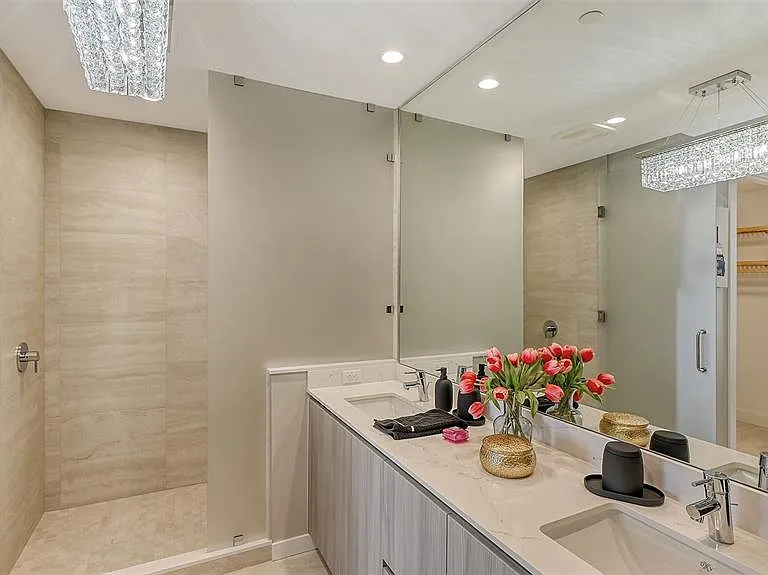 301 Quay Cmn #606 — Photo 12