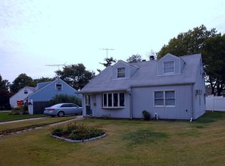 796 Wyngate Dr W, Valley Stream, NY 11580