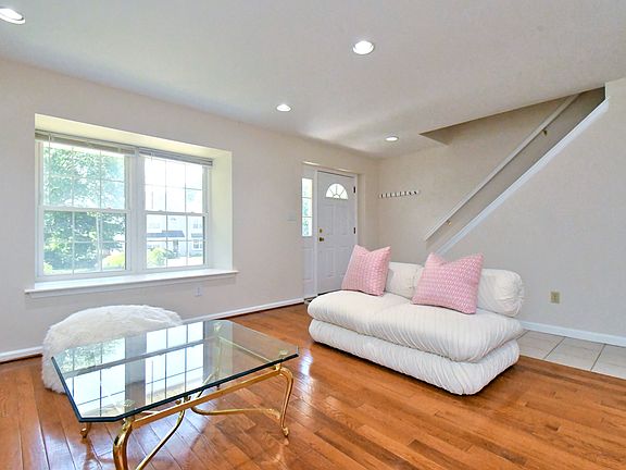 4th image of 2489 Hillendale Dr