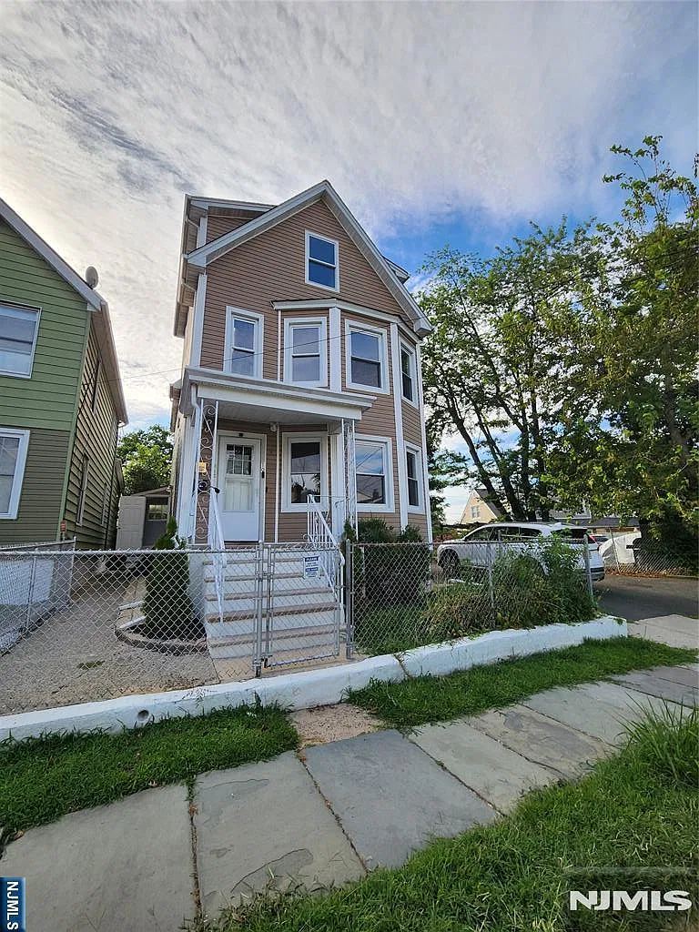 3 bed, 2.0 bath, $3,100 — Photo 1