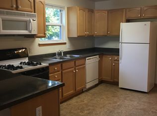 353 College Ave APT 3, Valparaiso, IN 46383