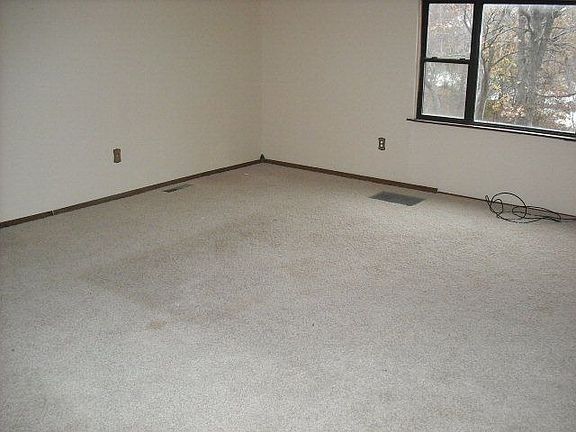 4th image of 2178 Sunshine Dr