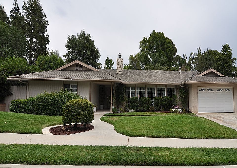 Sprawling 6 bedroom 1 Story 