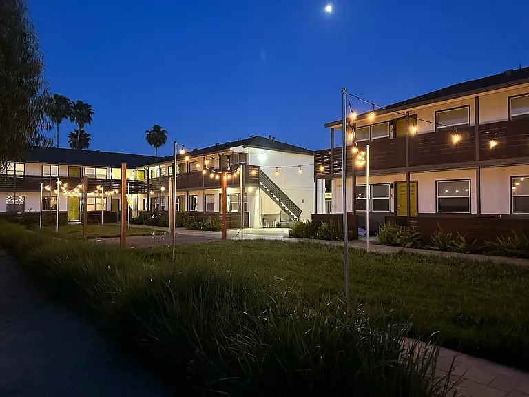 988 E El Camino Real #6 — Photo 20