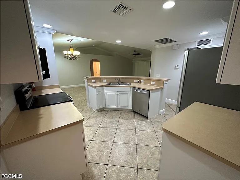 1706 Kismet Pkwy E — Photo 4