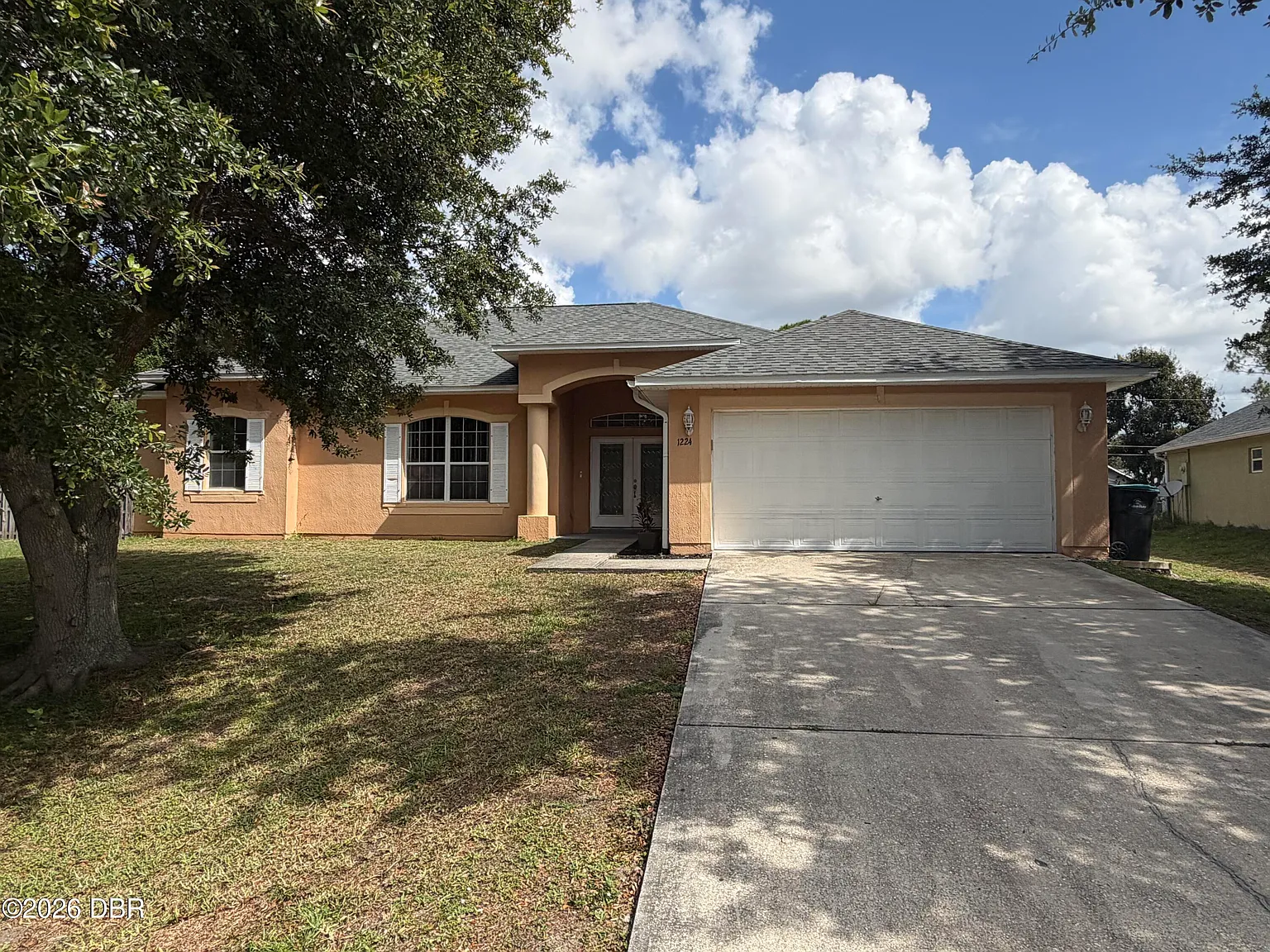 4 bed, 2.0 bath, 2233 sqft, $2,300 — Photo 1