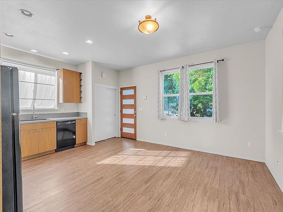 4th image of 310 SW Maricara St