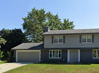 4220 S Regal Dr, New Berlin, WI 53151