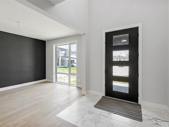 5th image of 204 Merritt Ct