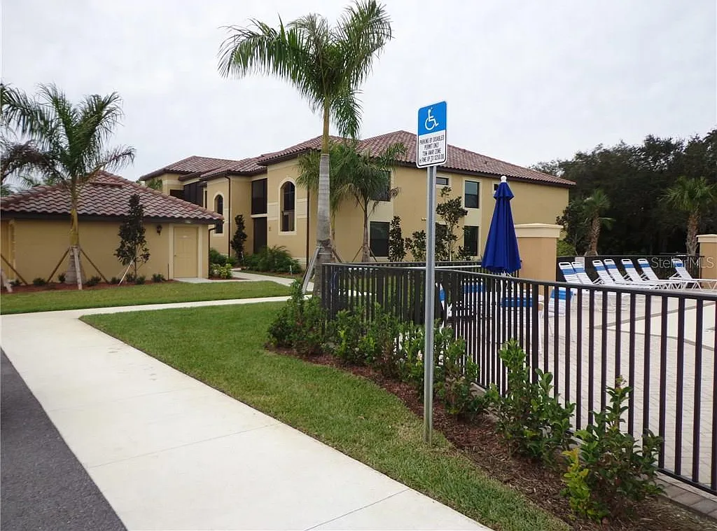 2 bed, 1600 sqft, $3,200 — Photo 3