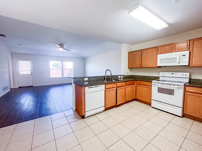 8929 Sagebrush Trl — Photo 3
