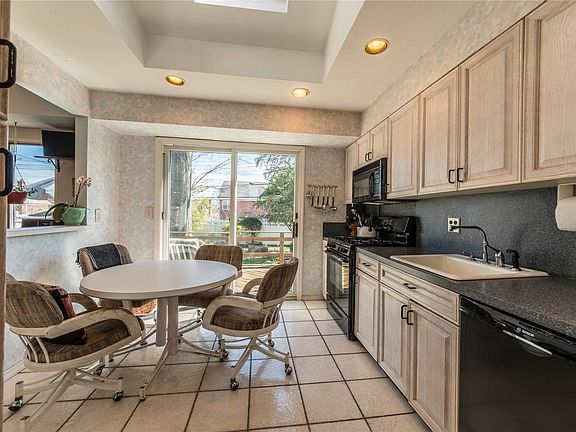 5th image of 3808 Morton Ln