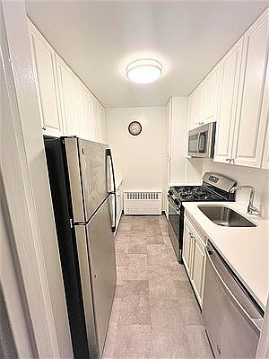 5th image of 160 E 84th St APT 11J