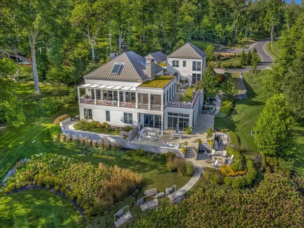 N2290 Folly LANE, Lake Geneva, WI 53147