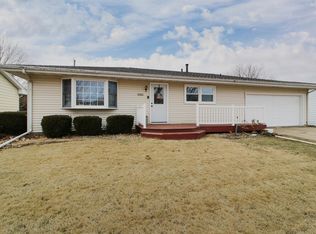 1515 Julie Dr, Bloomington, IL