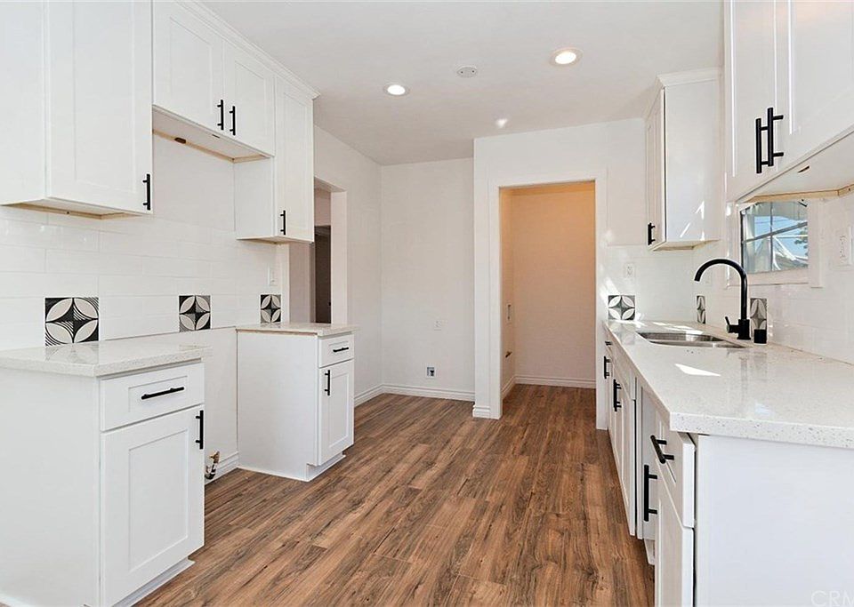 1st image of 4007 E 58th St