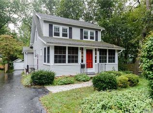 16 Penataquit Pl, Huntington, NY 11743